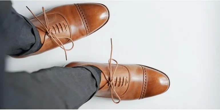 Jak zawiązać sznurówki w butach - proste metody i techniki, które działają