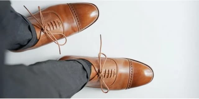 Jak zawiązać sznurówki w butach - proste metody i techniki, które działają