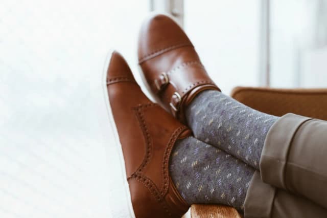 Jakie skarpetki do brązowych butów - unikaj modowych faux pas Jakie skarpetki do brązowych butów - unikaj modowych faux pas