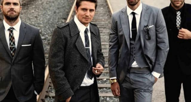 Jak nosić spinkę do krawata z łańcuszkiem, aby wyglądać elegancko