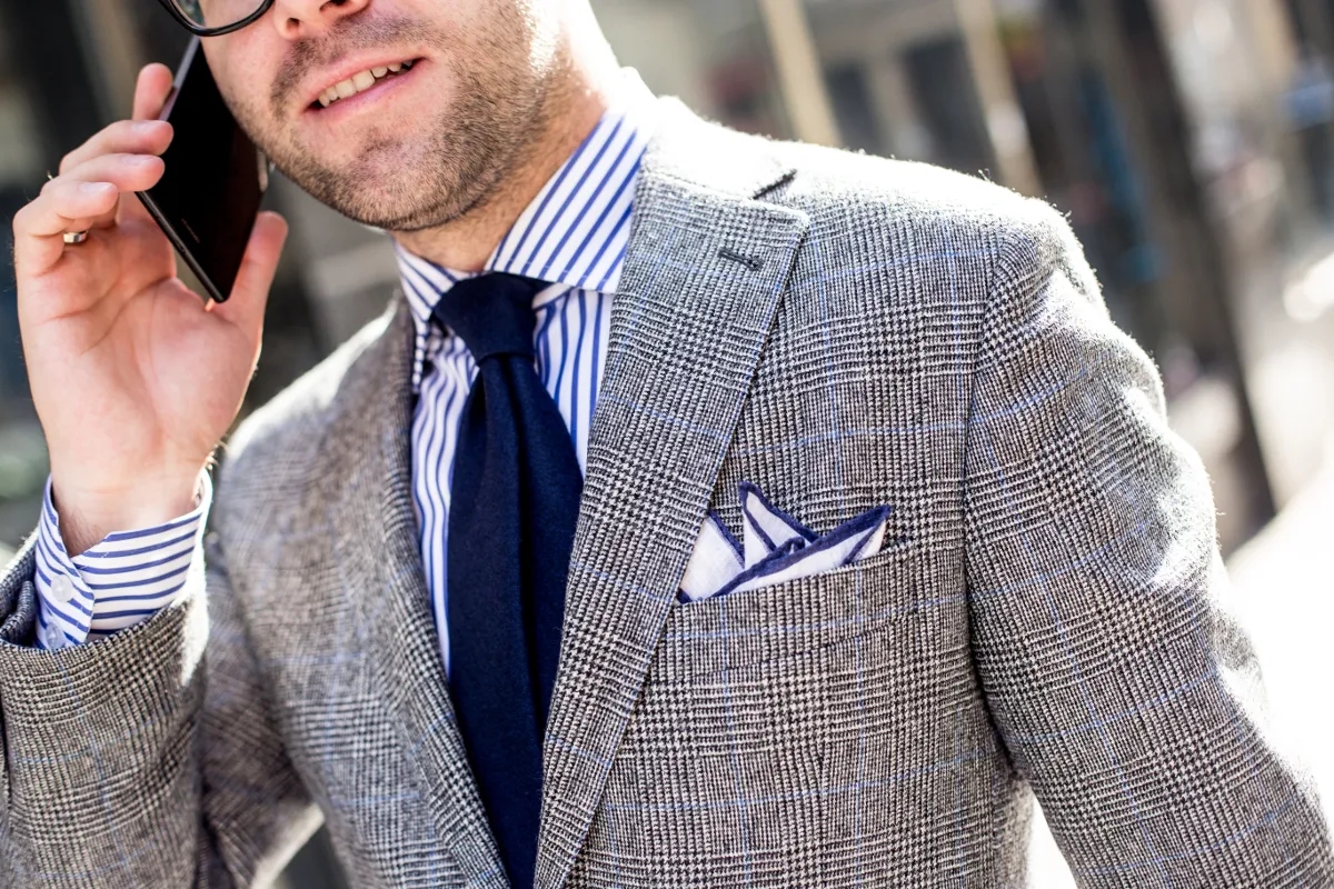 Jak dobrać poszetkę do krawata, aby uniknąć modowych błędów?