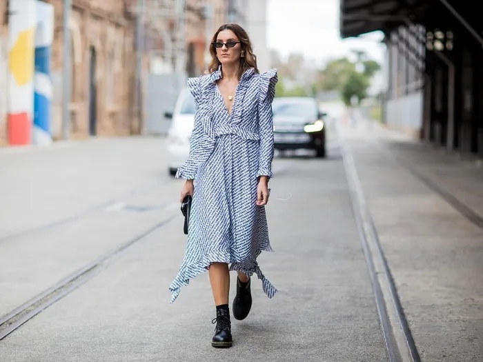 Jakie buty do sukienki z falbankami, by wyglądać olśniewająco?