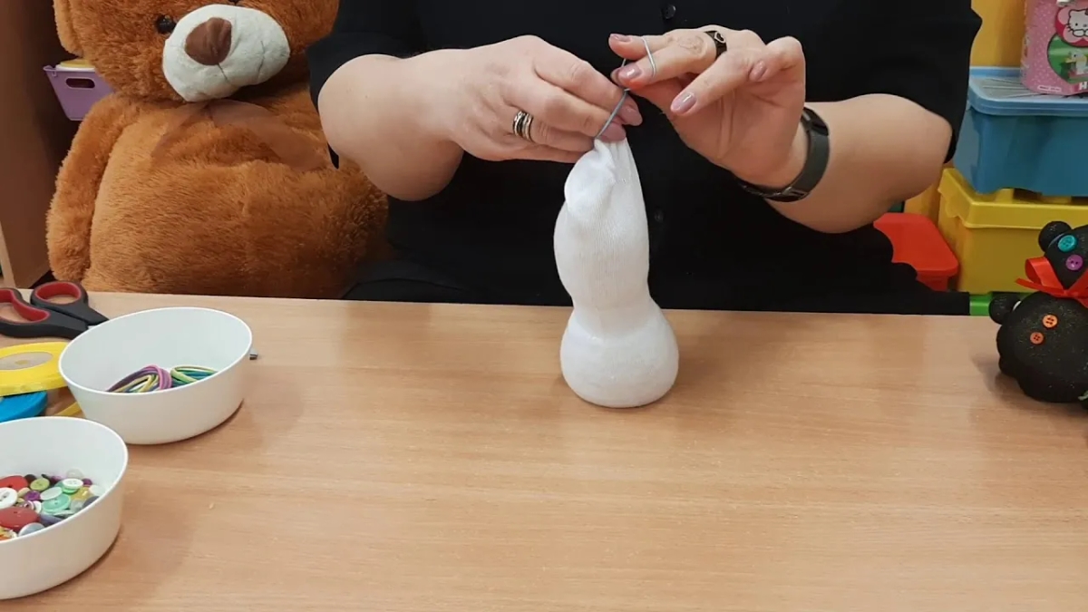 Jak zrobić maskotkę ze skarpetki - proste kroki do kreatywnej zabawy