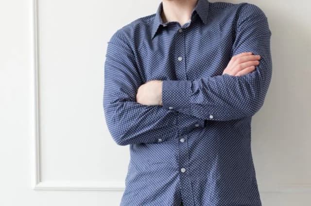 Jakie krawaty najlepiej pasują do koszul w kropki? Oto odpowiedzi